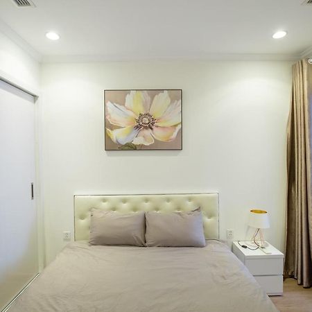 Times City Homestay Hanoi Bagian luar foto