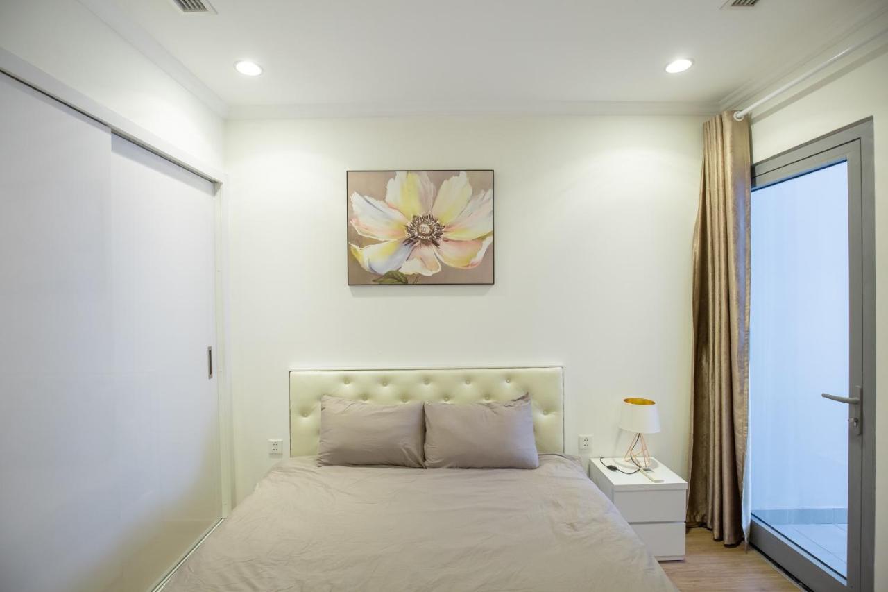 Times City Homestay Hanoi Bagian luar foto