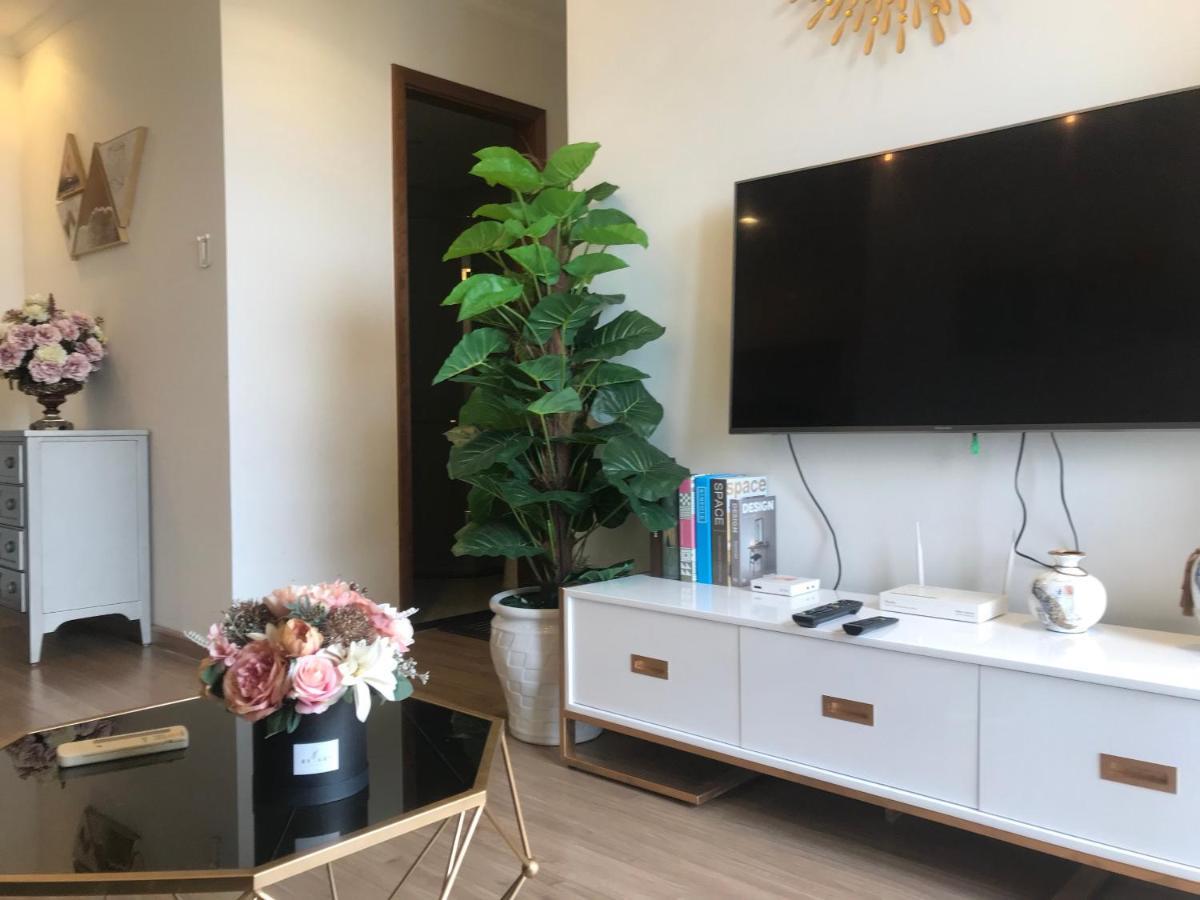 Times City Homestay Hanoi Bagian luar foto